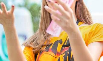 AISS爱丝(钻石版) – 海边放肆玩水：陈雅漫的私拍合集，浑水摸鱼的感觉挺好