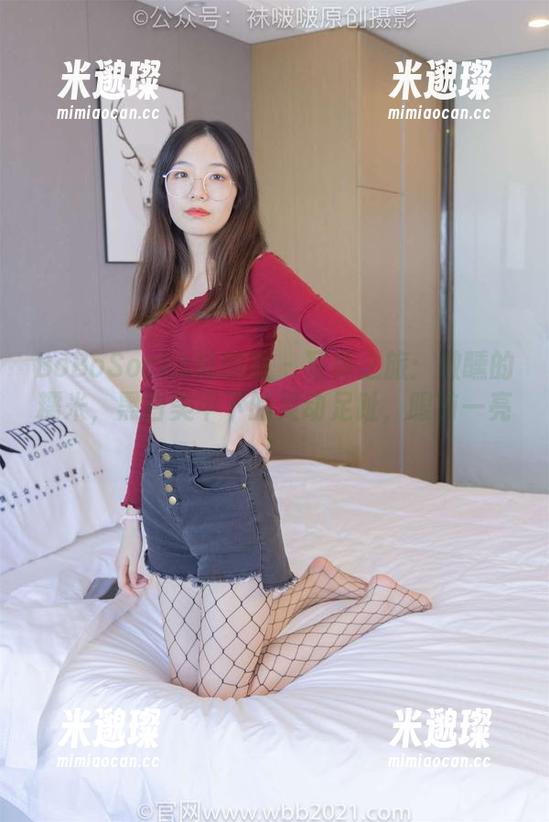 BoBoSocks袜啵啵 - 写真之旅：微醺的糯米，黑白美甲下的灵动足趾，眼前一亮！