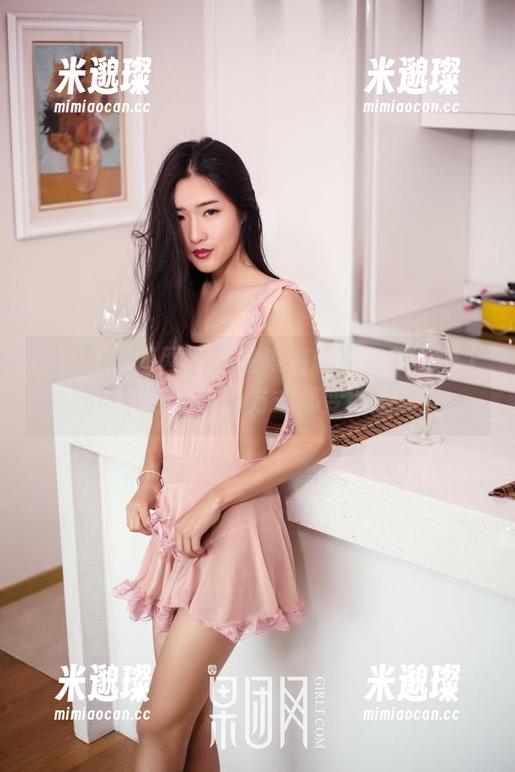 GIRLT果团网 - 莫雅淇最新写真集：穿上网袜，连走路的方式都变得别致！