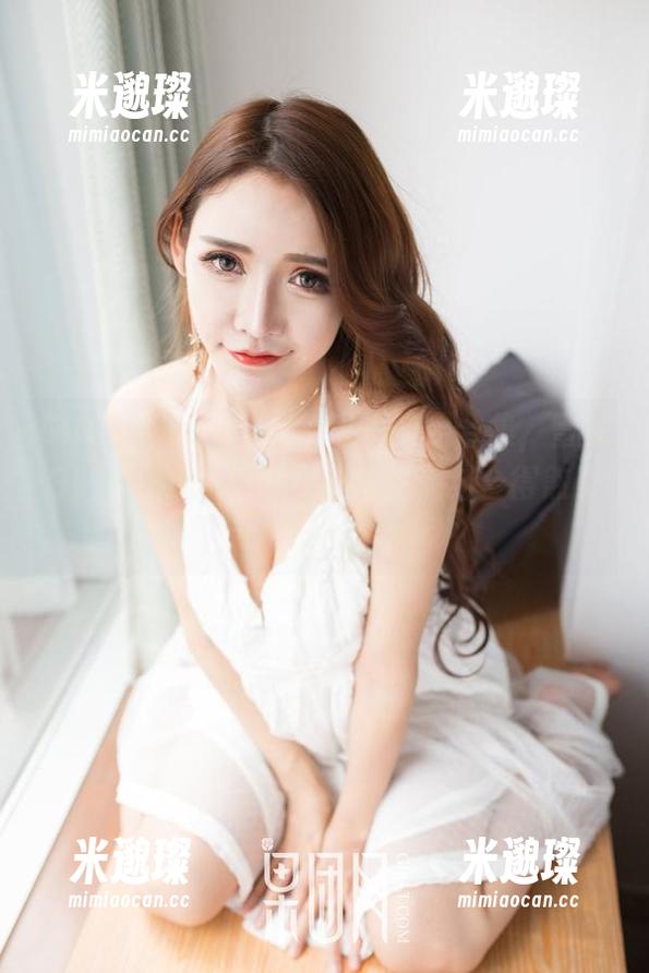GIRLT果团网 - 她的私房美足合集，蜜桃Q妹儿把放飞自我和正常生活结合得煞有介事。