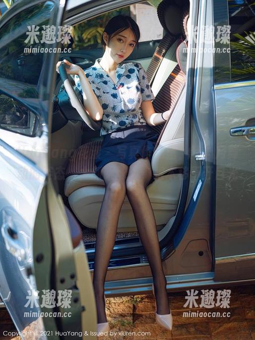HuaYang花漾 - 写真作品里，梦心月舞动的姿态，太抓眼球了，根本移不开目光。
