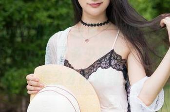 MiStar魅妍社 – 目测这透明系列美图，刘懿萱Yoyo卖了多少剪刀手？求教其实怎么才能做到！