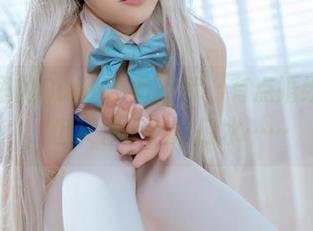 作品里的Quan冉有点饿，有点婚纱羞羞，但又似乎在流口水……