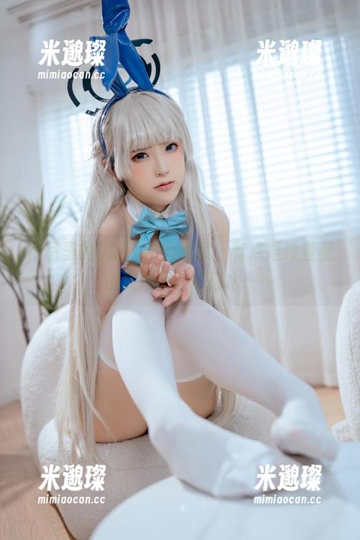 作品里的Quan冉有点饿，有点婚纱羞羞，但又似乎在流口水……