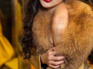 TouTiao头条女神 – 果然爱白衬衫！莫小希的更新让我梦回校园时代，铁定要拿下这整个衣橱！
