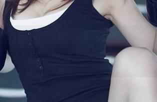 UGirls尤果网 – 每一幅作品都是意外，王尔琳带着姐妹情在图库里玩耍