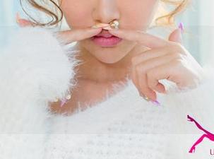 UGirls尤果网 – 在线追逐“韩乐优”的毛衣，在每一针每一线中都找到了宁静的气息。