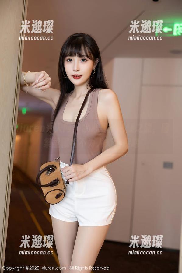 Xiuren秀人网-余心曼 Xiuren秀人网 - 余心曼的长腿之旅,图集里藏着不为人知的腿趣