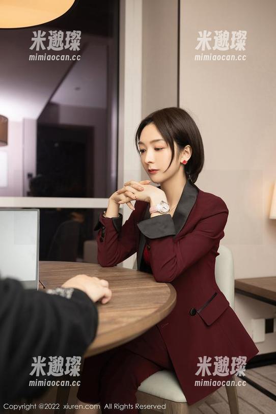 Xiuren秀人网 - 吴思晚的校服变身记，精选图让人烦恼：是我年少轻狂，还是她站在了二次元的边缘？