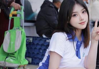 Xiuren秀人网 – 新的写真来了，摆脱平凡，戴允祺的高跟鞋让人想‘试穿’！