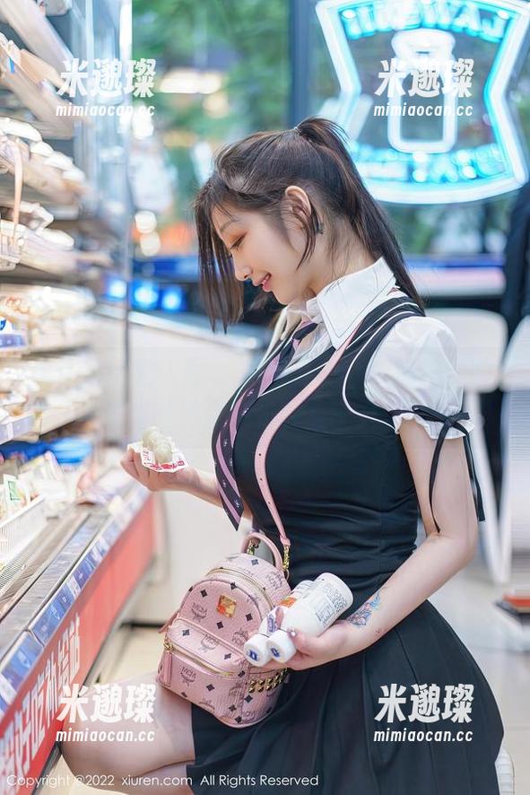 Xiuren秀人网-林文文yooki Xiuren秀人网 - 林文文yooki私拍,喧嚣世界里藏着的女王风范