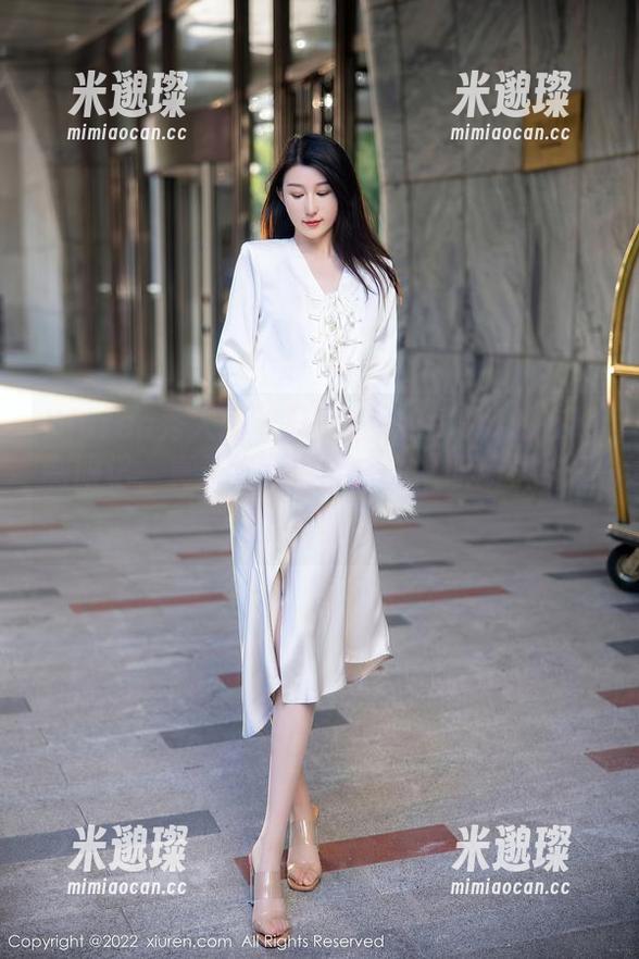 Xiuren秀人网 - 陆萱萱cecillia的在线制服记，真希望我也能成为“职场梗”里的主角呢！
