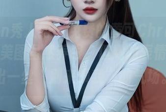 Xiuren秀人网 – 免费的黄可Christine婚纱，美图虽然养眼，但她的表情也透露出一丝“别来烦我”的气场。