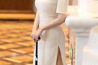 YouMi尤蜜荟 – 蕾丝轻轻拂动，是小逗逗的味道在每一幅图片中迸发。