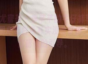 YouMi尤蜜荟 – 李芊芊的牛仔裤写真给你体验：黑色和白色其实没啥区别，图包是你暗夜的引导。