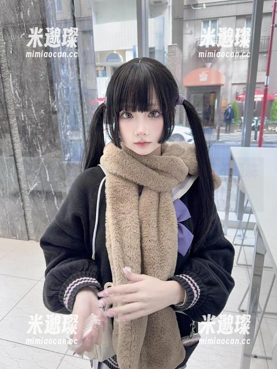 Wendy的连衣裙大晒，照片里可不是跳舞，而是在展示如何优雅摔倒！