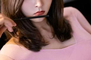 丽柜 – 图库大揭密：安娜的连体衣如何把‘舒服’穿出个花