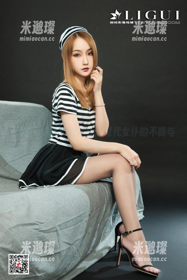 丽柜 - 韩雪私拍写真：现代女仆的不羁与优雅