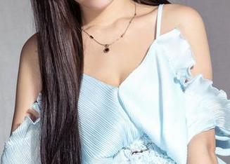 克拉女神 – 全集珊珊的白裙，裙子全靠幻想撑起来的美丽。