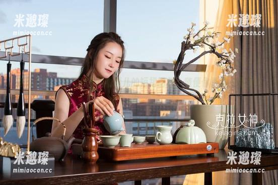 克拉女神 - 迫不及待想看颖儿的短裙图包，随便你喜欢，免费拿去。