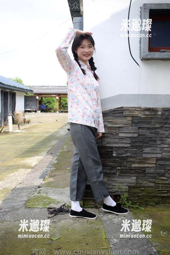 初夏女神 - 一图包，两姐妹：柒柒的写真乐翻天！
