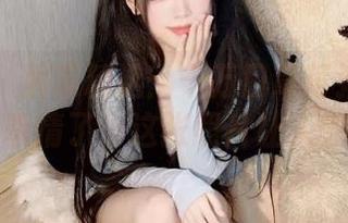 微密圈 – 居家精选：十万口草莓粥粥又在家里搞事情了，这张照片让人想吃了。