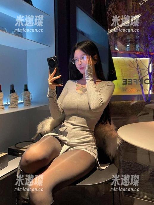 微密圈 - 卡通百科老王黑丝玉足合集：这个姿势太绝了