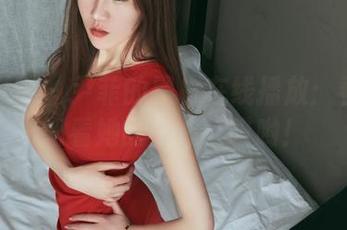 头条女神 – 尹菲的黑白在线播放：看货不如看她的姿态！哎哟！