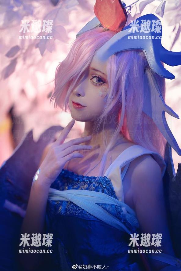 奶狮不咬人的这版“不知火”，我说这写真里不光是眼前的美，似乎还有那种说不清的情怀。