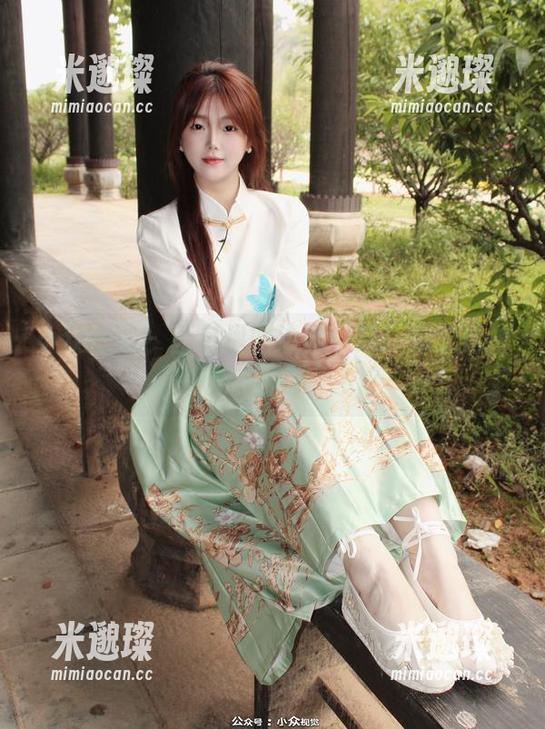小众视觉-思思姐 小众视觉 - 图包里的瑜伽奇遇:思思姐教你如何‘伸展’!?