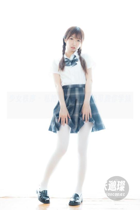 少女秩序 - 私拍风格多样，鹿可教你学妹的潜规则！