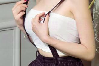 尤果网 – 栗子的职业装：图片里有没有哪个看起来比我还努力的？资源不够了啊！