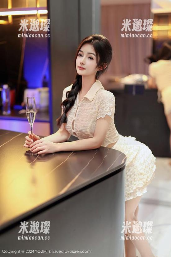尤蜜荟 - 免费丝袜原图，玥儿玥er，你这是让我意外的边缘思考啊！