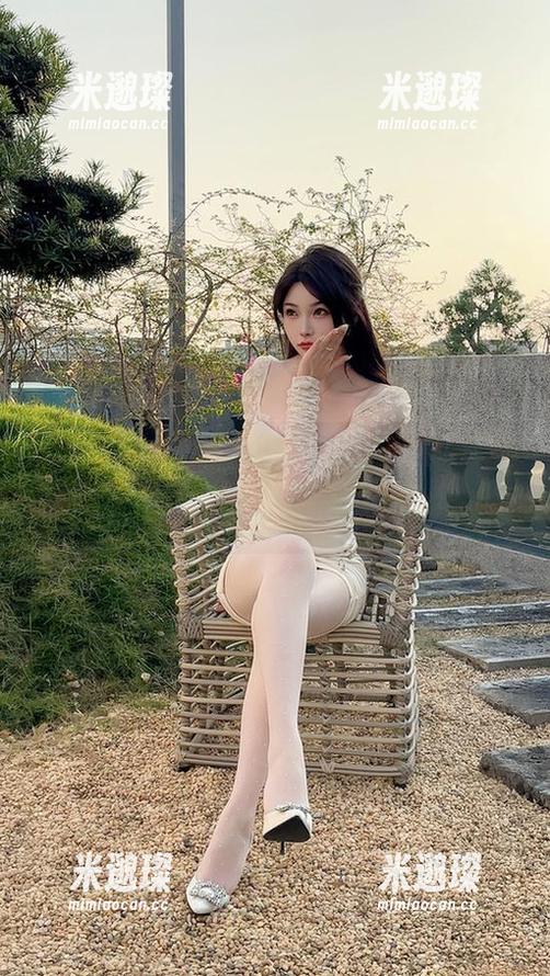 徐莉芝 微密圈 - 说实话,徐莉芝,这组写真四射得我置身事外,光原图就够我欣赏一阵子的。