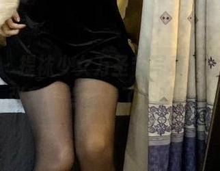 微密圈 – 提袜少女万圣节写真，翻到第十张我有点害羞了，啧啧。