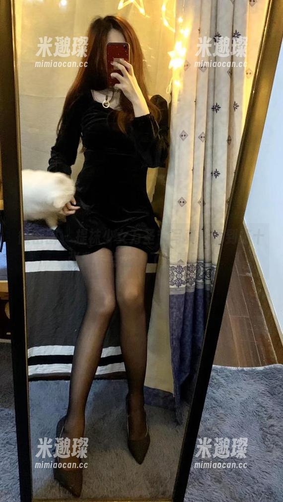 微密圈 - 提袜少女万圣节写真，翻到第十张我有点害羞了，啧啧。