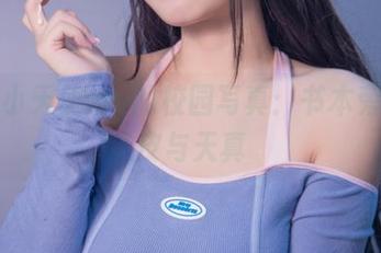 无颜小天使wy的校园写真：书本旁的调皮与天真
