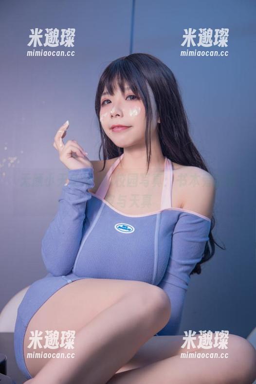 无颜小天使wy的校园写真：书本旁的调皮与天真
