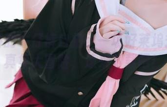日奈娇的牛仔裤自拍：一场好莱坞式的写真集大冒险，速来下载吧！