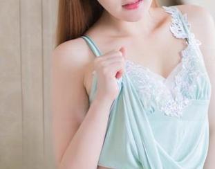 果团网 – 分享何梦兮Stacy的绝美脚丫，没见过的优雅满分！