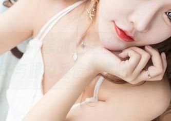 果团网 – 龚玥菲的棉袜图集，你敢挑战一下袜子与脚的爱情游戏吗？更新中！