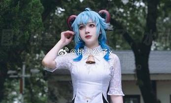 泳池美图？桃墨公子又来了，水面闪烁的反射真让人分神呢。