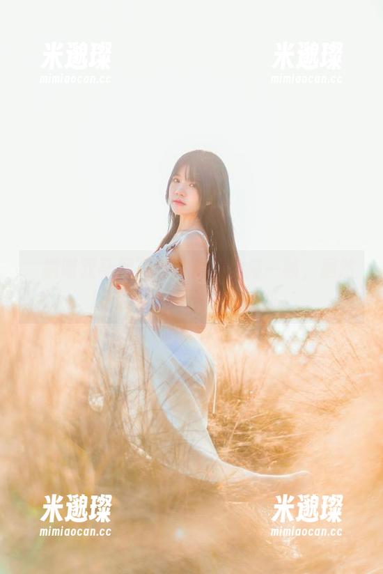桜桃喵双马尾写真，精选的每一帧，居然捕捉住了夏天的一点甜。