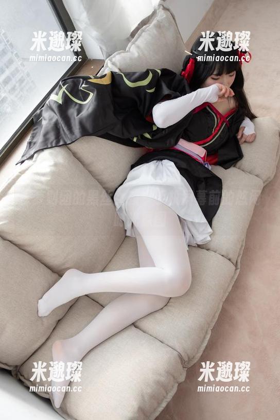 森萝财团 森萝财团的黑丝女孩—手机屏幕前的悠闲时光原图