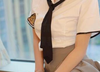 模范学院 – 看！唐琪儿Beauty穿黑色，整个房间都弥漫着无圣光的野性。