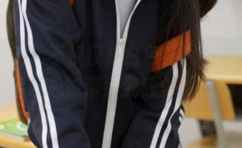 模范学院 – 不仅仅是白色，观看图包里的星萌总能带给我意外的乐趣