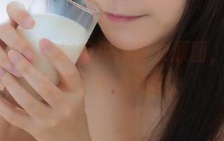 波萝社 – 看！柳侑绮的皮衣原图，更新里又藏了些小心机。
