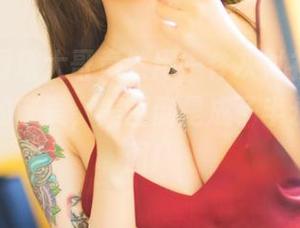 哈，洛丽塔大哥竟然用一件灰衬衫稳稳碾压了我的审美，美图倒是成了半永久的套图！