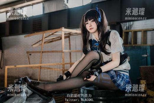 呜哈！白莉爱吃巧克力的短裙美图更新来啦～这水平谁能拒绝！