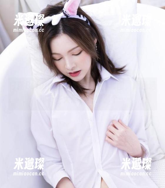 白露Bululu这次的最新女神套图，配色选择有些大胆，比如那个…